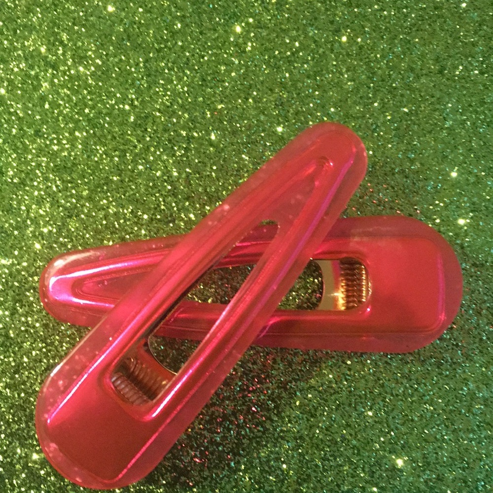 Highlighted pink hair clip accessories